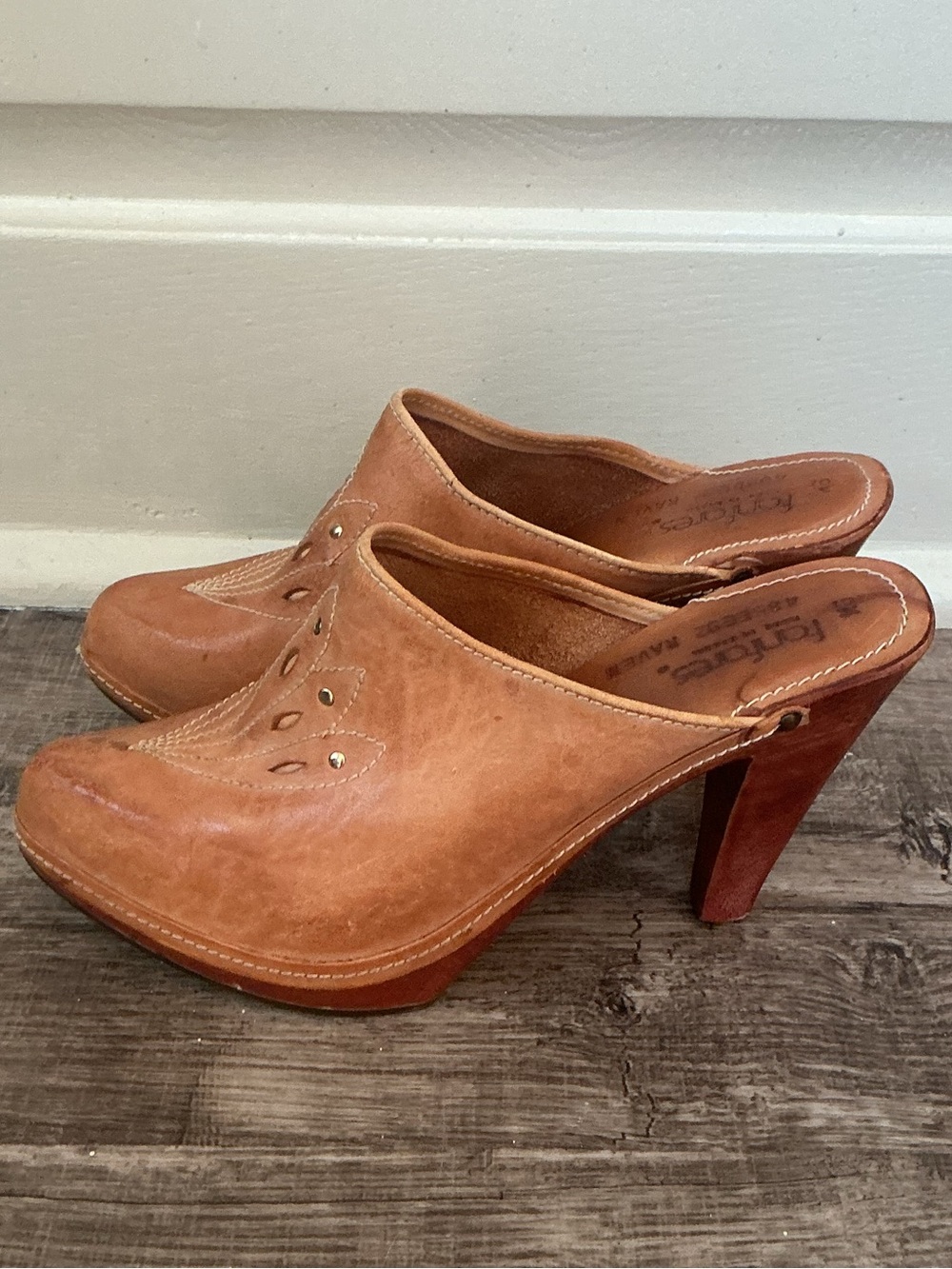 Vtg 1970s Fanfares Raven Leather Clogs Mules Boho Wood High Heel Shoes Brazil 9M